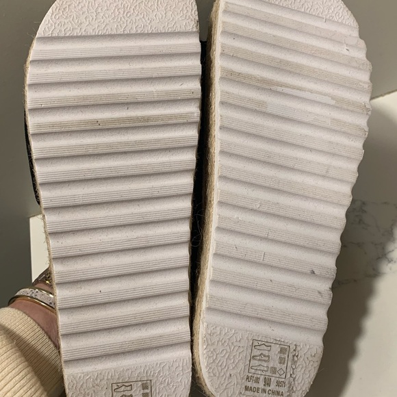 Dirty Laundry Platform Espadrille Sandals - Picture 7 of 9